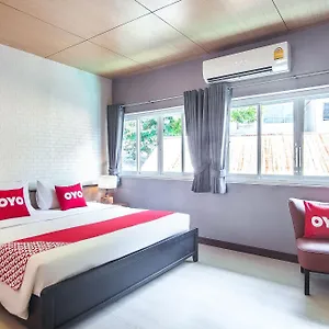 Oyo 624 Palms Hotel